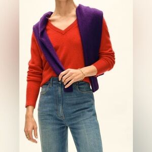 White+Warren 100% cashmere V-neck sweater